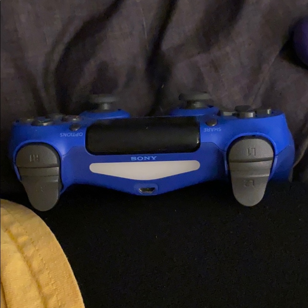 Blue PS4 controller - Picture 2 of 2